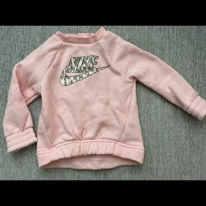 Nike sweatshirt and matching pants. Size 12 months